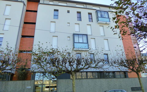 Les Allées du Port: Wohngebiet, Nachbarschaft, Eigentum, Haus, Die Architektur, Gebäude, Fahrzeug, Auto, Fassade, Wand