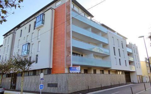 Les Allées du Port: Die Architektur, Gebäude, Eigentum, Nachbarschaft, Wohngebiet, Haus, Fassade, Mischnutzung, Wand, Grundeigentum