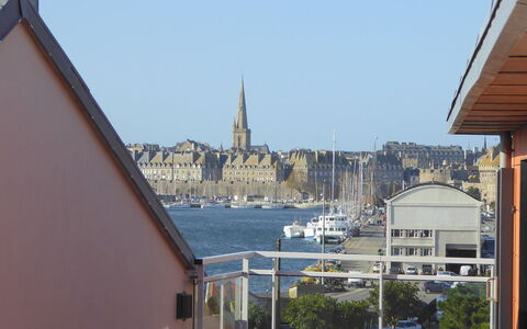 Les Allées du Port: Wasser, Himmel, Gebäude, Eigentum, Fenster, Boot, Watercraft, Turm, Gewässer, Nachbarschaft