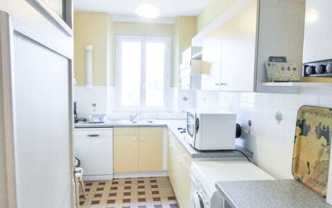 Beauchesne: Countertop, Cabinetry, Spüle, Sinken, Eigentum, Möbel, Zapfhahn, Küche, Gebäude, Herd