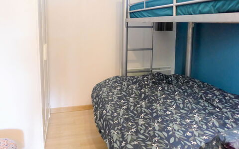 Les Jardins du Vidourle: Bett, Schlafzimmer, Zimmer, Möbel, Eigentum, Bettrahmen, Wand, Bettdecke, Gebäude, Fussboden