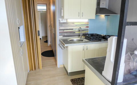 Les Jardins du Vidourle: Zimmer, Eigentum, Countertop, Möbel, Küche, Fussboden, Gebäude, Haus, Interior Design, Cabinetry