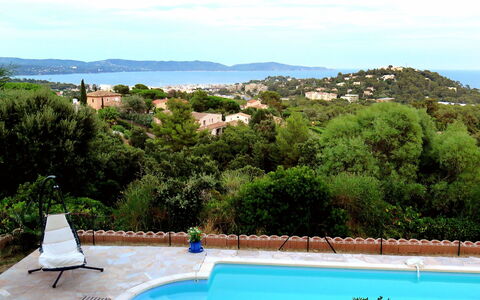 Villa Micheline: Schwimmbad, Eigentum, Resort, Urlaub, Grundeigentum, Haus, Gebäude, Villa, Freizeit, Zuhause