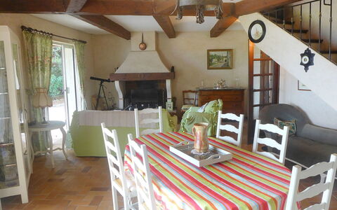 Villa Micheline: Zimmer, Eigentum, Möbel, Gebäude, Esszimmer, Decke, Tabelle, Interior Design, Haus, Zuhause