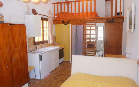 Villa Micheline: Zimmer, Eigentum, Möbel, Gebäude, Bett, Interior Design, Haus, Fussboden, Decke, Grundeigentum