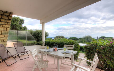 Cavalaire 505: Eigentum, Haus, Gebäude, Grundeigentum, Zuhause, Zimmer, Interior Design, Möbel, Die Architektur, Terrasse