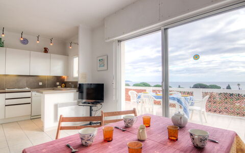 Cavalaire 505: Eigentum, Zimmer, Interior Design, Möbel, Gebäude, Haus, Grundeigentum, Tabelle, Zuhause, Wohnzimmer