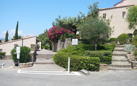 Saint Cyr sur Mer la Madrague 900: Eigentum, Wand, \Stadt, Nachbarschaft, Baum, Gebäude, Haus, Wohngebiet, Die Architektur, Pflanze