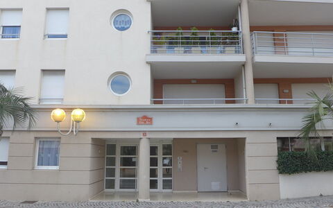 Côté Port: Fenster, Eigentum, Blau, Gebäude, Tür, Die Architektur, Pflanze, Grundeigentum, Fassade