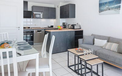 L'Oustalet 191.2: Möbel, Flooring, Interior Design, Fussboden, Zimmer, Tabelle, Stuhl, Küche, Küche & Esszimmer Tisch, Wohnung