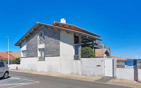 Villa Marine: Möbel, Interior Design, Flooring, Fussboden, Holz, Bett, Zimmer, Decke, Schlafzimmer, Textil