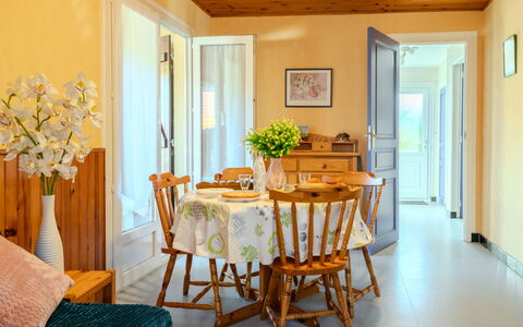Oyan Aldo: Möbel, Interior Design, Flooring, Holz, Tabelle, Stuhl, Decke, Fussboden, Esszimmer, Zimmer