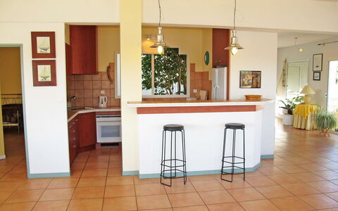 Les Pinasses: Zimmer, Eigentum, Fussboden, Möbel, Gebäude, Küche, Interior Design, Haus, Countertop, Grundeigentum