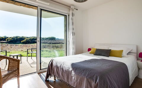 Le Domaine de Fort Neuf: Schlafzimmer, Möbel, Zimmer, Eigentum, Bett, Interior Design, Bettrahmen, Bedding, Bettdecke, Decke