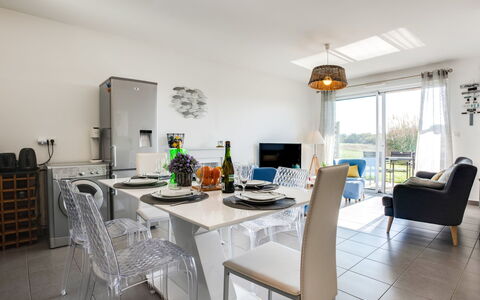 Le Domaine de Fort Neuf: Eigentum, Zimmer, Esszimmer, Interior Design, Möbel, Gebäude, Tabelle, Fussboden, Haus, Decke