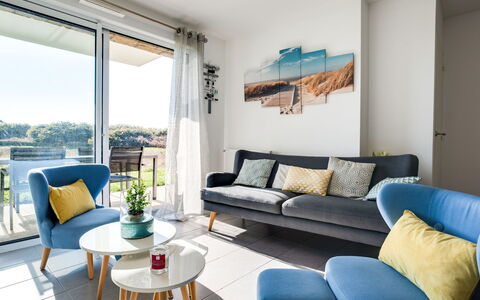 Le Domaine de Fort Neuf: Wohnzimmer, Zimmer, Möbel, Eigentum, Interior Design, Blau, Kaffetisch, Gebäude, Tabelle, Grundeigentum