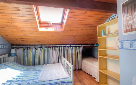 Faisans: Eigentum, Gebäude, Regal, Holz, Haus, Komfort, Interior Design, Fussboden, Flooring, Hartholz