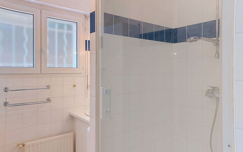 Artémis: Armatur, Flooring, Fussboden, Badezimmer, Interior Design, Installation, Zimmer, Tür, Fliese, Verbundwerkstoff