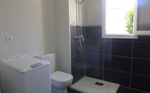 Selvia Quetia: Armatur, Eigentum, Toilleten Sitz, Badezimmer, Lila, Toilette, Interior Design, Dusche