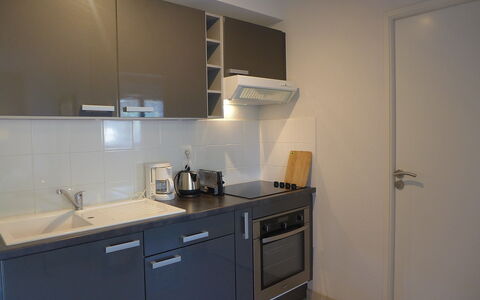 Selvia Quetia: Cabinetry, Sinken, Eigentum, Spüle, Zapfhahn, Gebäude, Countertop, Interior Design, Holz, Küche