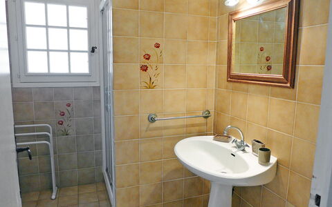 Princesse: Spiegel, Zapfhahn, Sinken, Bad Sink, Armatur, Eigentum, Badezimmer, Fenster, Lila, Interior Design