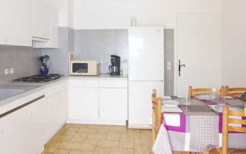 Princesse: Cabinetry, Möbel, Spüle, Countertop, Sinken, Küchengerät, Herd, Interior Design, Küche, Holz