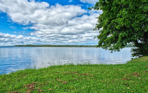 Marina de Talaris: Blau, Himmel, Wolke, Wasser, Daytime, Gewässer, Wasservorräte, Grün, Natur, Natürlichen Umgebung