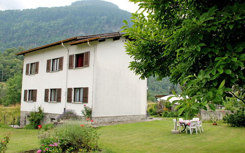 Gemma: Eigentum, Haus, Gebäude, Grundstueck, Bauernhaus, Bergstation, Ländliches Gebiet, Hütte, Gras, Zuhause