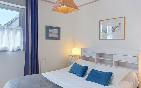 Plein Sud: Möbel, Interior Design, Bett, Schlafzimmer, Fussboden, Bettdecke, Linens, Bedding, Decke, Zimmer