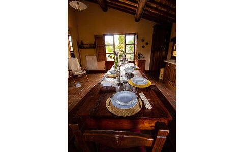 Collina dei Fiori: Eigentum, Zimmer, Möbel, Tabelle, Interior Design, Gebäude, Esszimmer, Grundeigentum, Haus, Hütte
