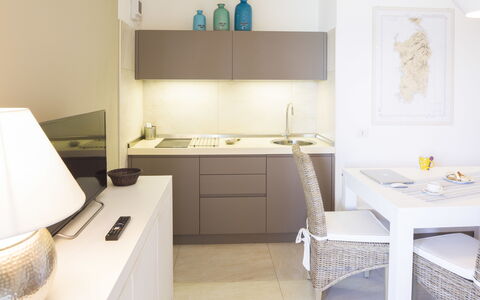 Golfo Aranci Ortensia Apartments: Zimmer, Eigentum, Möbel, Interior Design, Badezimmer, Fussboden, Fliese, Sinken, Gebäude, Haus