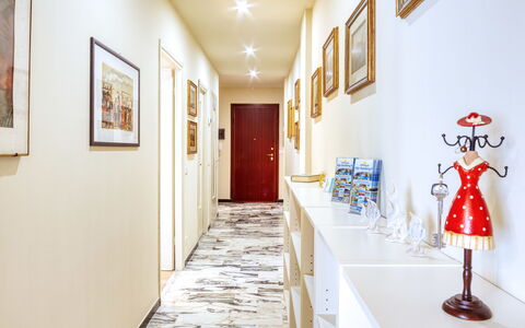 Giulia Apartment - Levanto: Weiss, Eigentum, Gebäude, Zimmer, Interior Design, Wand, Haus, Touristenattraktion, Die Architektur, Halle