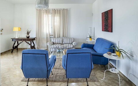 Bianca: Möbel, Interior Design, Flooring, Wand, Fussboden, Couch, Stuhl, Textil, Zimmer, Wohnzimmer