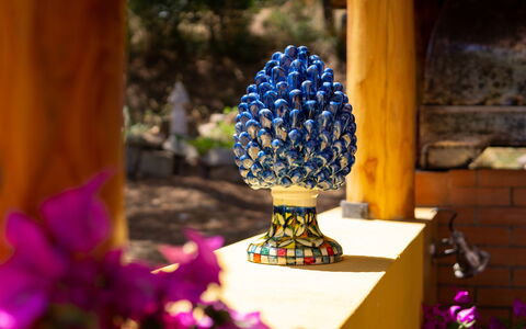 Terre Di Bea Cottage By The Sea Cefalu': Lila, Blütenblatt, Violett, Lavendel, Magenta, Majorelle Blue, Garten, Jahr Plant, Noch Leben Fotografie, Blumendesign