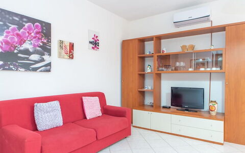 Residence Villa Smeralda: Möbel, Interior Design, Flooring, Fussboden, Couch, Zimmer, Wohnzimmer, Wohnung, Zuhause, Beleuchtung