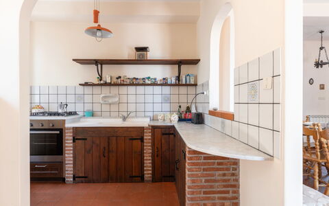 Mareneve: Cabinetry, Eigentum, Countertop, Sinken, Holz, Küche, Herd, Regale, Interior Design, Die Architektur