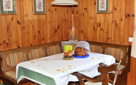 Rustika: Zimmer, Möbel, Tabelle, Eigentum, Esszimmer, Tischdecke, Haus, Interior Design, Küche & Esszimmer Tisch, Hartholz