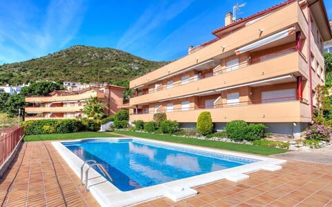 Fané: Eigentum, Schwimmbad, Gebäude, Grundeigentum, Haus, Wohngebiet, Wohnung, Resort, Estate, Villa