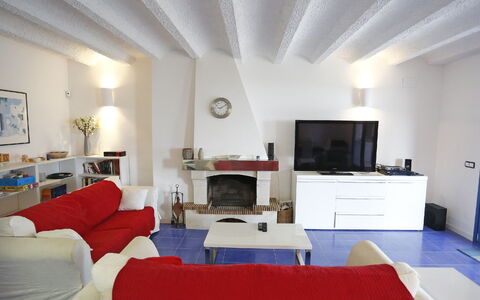 Marabou 2.0: Zimmer, Möbel, Eigentum, Interior Design, Wohnzimmer, Gebäude, Decke, Wand, Tabelle, Haus