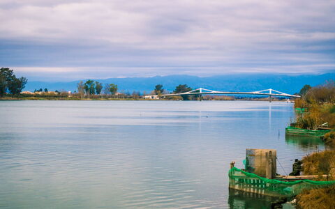 Marina: Wolke, Wasser, Himmel, Natürliche Landschaft, Baum, Küsten Und Ozeanische Forms, See, Wasserlauf, Bank, Horizont