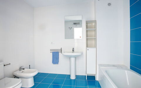 Pueblo del Cid: Badezimmer, Zimmer, Eigentum, Armatur, Toilette, Fussboden, Fliese, Haus, Die Architektur, Interior Design