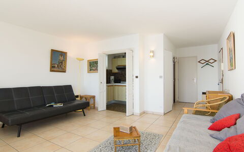 Le Bellevue: Bilderrahmen, Möbel, Eigentum, Tabelle, Gebäude, Holz, Haus, Fussboden, Flooring, Interior Design