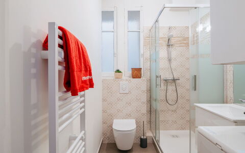 Résidence les Terrasses: Wohngebiet, Haus, Zuhause, Dach, Estate, Hütte, Balkon, Vorort, Garten, Dorf