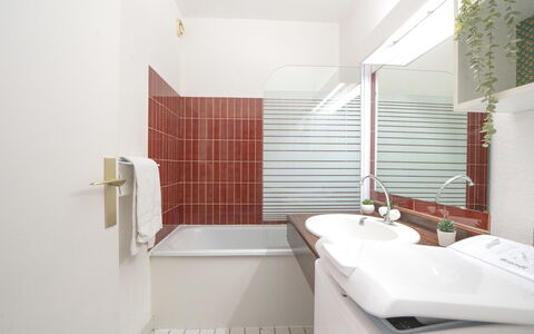 Poséidon: Armatur, Badezimmer, Flooring, Interior Design, Fussboden, Sinken, Decke, Zapfhahn, Installation, Fliese