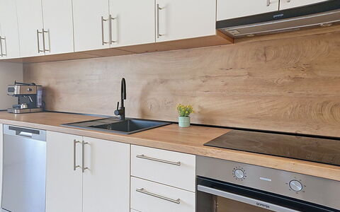 Frane: Flooring, Holz, Countertop, Fussboden, Möbel, Cabinetry, Küche, Interior Design, Braun, Holzboden