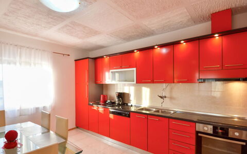 Frane: Countertop, Zimmer, Eigentum, Cabinetry, Interior Design, Rot, Küche, Möbel, Decke, Gebäude