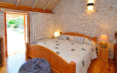 Home Sweet Home: Schlafzimmer, Zimmer, Bett, Möbel, Eigentum, Bettdecke, Gebäude, Interior Design, Bedding, Grundeigentum