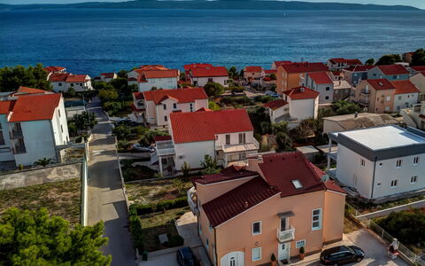Trogir Okrug Gornji 314: Wasser, Himmel, Gebäude, Fenster, Daytime, Eigentum, Pflanze, Baum, Die Architektur, Haus