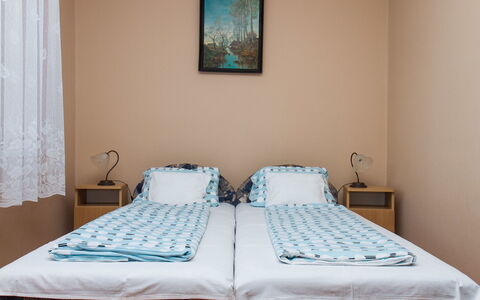 Gerle: Möbel, Eigentum, Gebäude, Komfort, Azurblau, Bilderrahmen, Bett, Holz, Textil