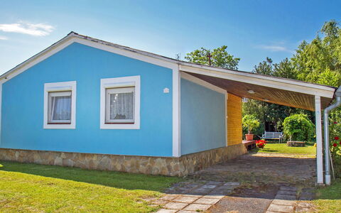 Azzurro: Pflanze, Himmel, Gebäude, Wolke, Baum, Grundstueck, Die Architektur, Haus, Hütte